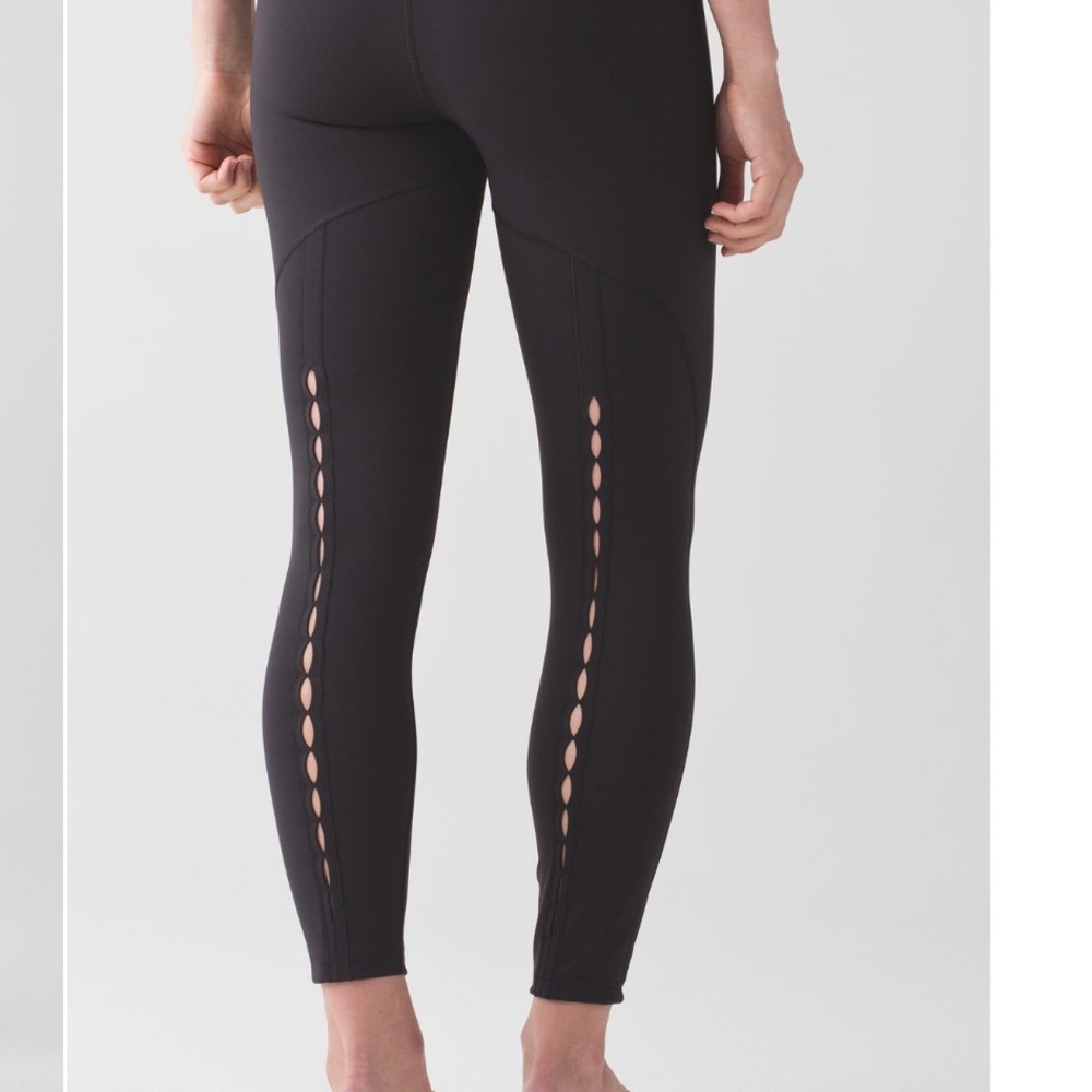 Lululemon high waist 7/8 High Times Peek keyhole black size 6